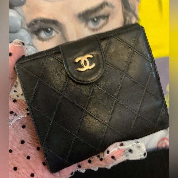 🔥SOLD🔥 Chanel Black Lambskin Wallet - Picture 2 of 8